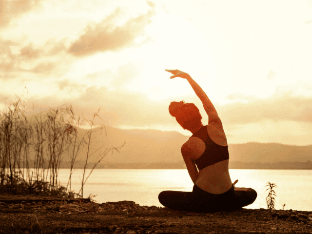 femme qui fait du yoga pour la gestion du stress