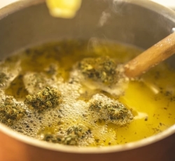 Comment faire du beurre de cannabis CBD ?