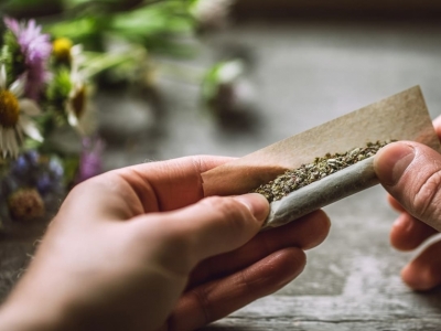 Substitut de tabac sans nicotine : c’est quoi, pour qui, comment ?